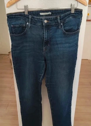 Jean Levi’s 712 Slim – W32 L32 (équiv. 40 FR), brand: Levi Strauss & Co., condition: Satisfactory, size: L / 40 / 12, €6.00, €7.00 includes Buyer Protection Pro