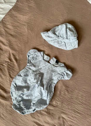 Barboteuse à broderies bleu Kiabi, marque: Kiabi, état: Neuf sans étiquette, taille: 9-12 mois / 74 cm, 6,00 €, 7,00 € Protection acheteurs incluse