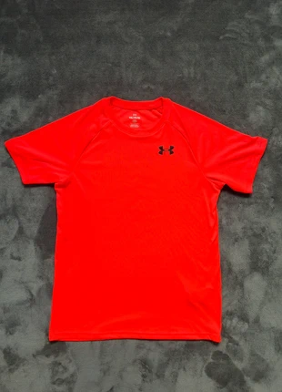 T-shirt under armour rouge vif, marque: Under Armour, état: Neuf sans étiquette, taille: S, 10,00 €, 11,20 € Protection acheteurs incluse