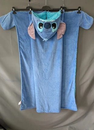 Couverture polaire Stitch Primark avec capuche et manches bleu double face douce très bon état, marke: Primark, zustand: Sehr gut, größe: Einheitsgröße, 15,00 €, 16,45 € beinhaltet Vinted-Käuferschutz Pro