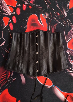 Corsetto nero, merk: Alternative, staat: Heel goed, € 15,00, € 16,45 inclusief Kopersbescherming