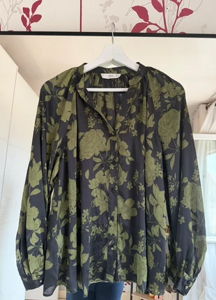 Blouse fleurie, marque: Mango, état: Très bon état, taille: S / 36 / 8, 10,00 €, 11,20 € Protection acheteurs incluse