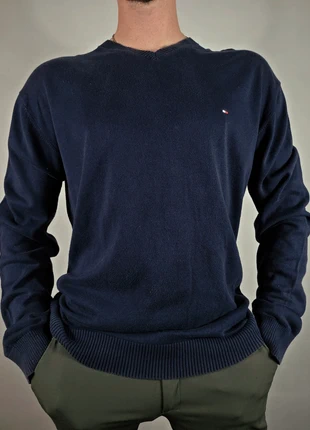 Pull Tommy Hilfiger col v bleu marine taille XL, brand: Tommy Hilfiger, condizioni: Ottime, taglia: XL, €25.00, €26.95 include la Protezione acquisti Pro