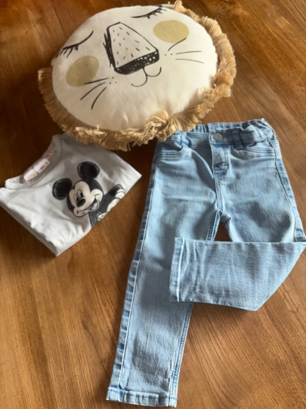Haut Zara Mickey gris 18/24 mois et jeans H&M 12/18 mois