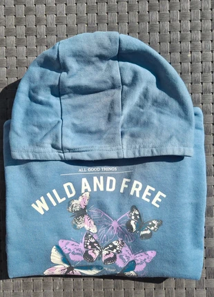 💙 Sudadera “Wild and Free” con mariposas, Talla 8 años, merk: Primark, staat: Heel goed, maat: 8 jaar / 128 cm, € 8,00, € 9,10 inclusief Kopersbescherming