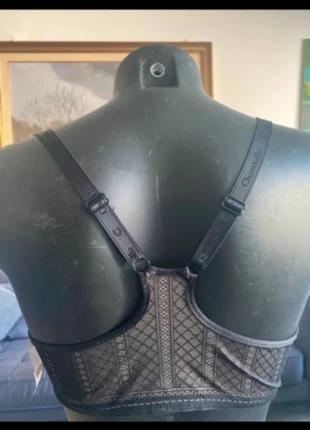 Soutien gorge spécial Dos Chantelle 95C, marque: Chantelle, état: Neuf avec étiquette, taille: 95C, 35,00 €, 37,45 € Protection acheteurs (Pro) incluse