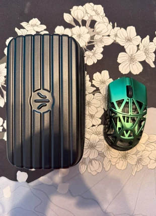 WL mouse beast x max 8K HZ, marque: wl mouse, état: Très bon état, 70,00 €, 74,20 € Protection acheteurs incluse