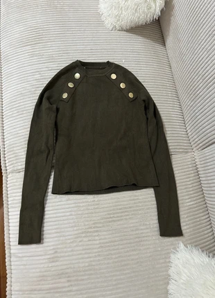 Pull kaki chic à boutons dorés, merk: Zara, staat: Heel goed, maat: S / 36 / 8, € 3,00, € 3,85 inclusief Kopersbescherming