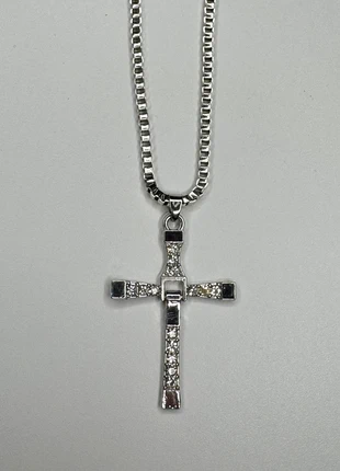 Collier Fast and Furious pendentif Croix Vin Diesel Acier Style Racing Dom Toretto, marke: Fast & Furious, zustand: Sehr gut, 7,99 €, 9,09 € beinhaltet Vinted-Käuferschutz Pro