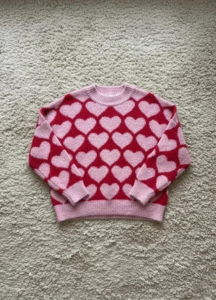 Pull rose et rouge à cœurs – style cute & cozy, marke: GlossDrop, zustand: Sehr gut, größe: M / 38 / 10, 42,99 €, 45,84 € inklusive Vinted-Käuferschutz