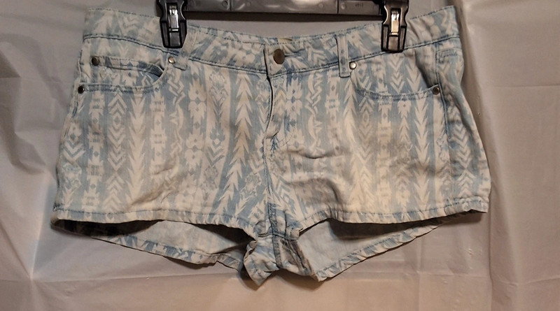 Upgrade Your Summer Style with These Blue and White Aztec Print Shorts 3