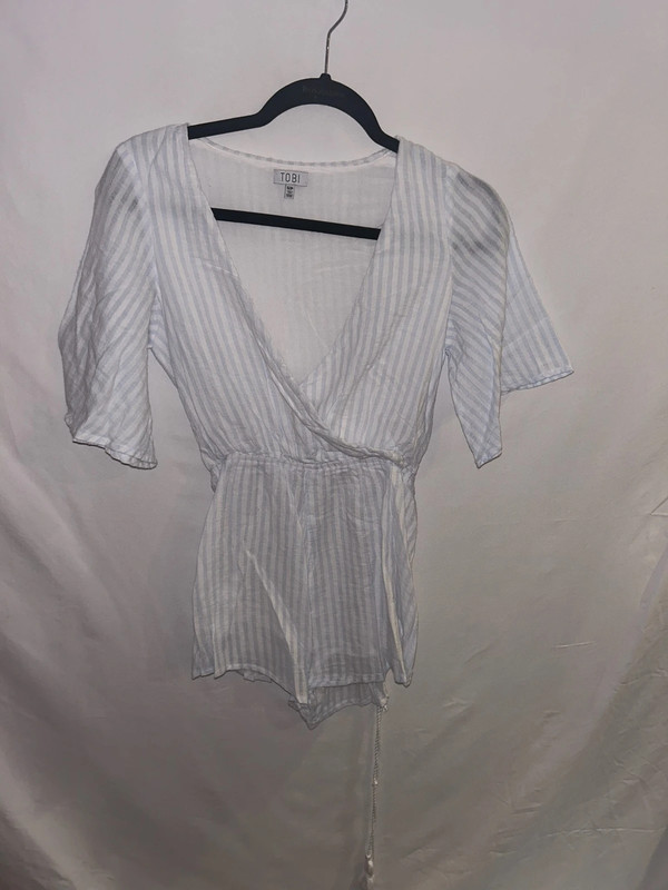 Tobi deep V neck light striped short sleeve romper size small 1