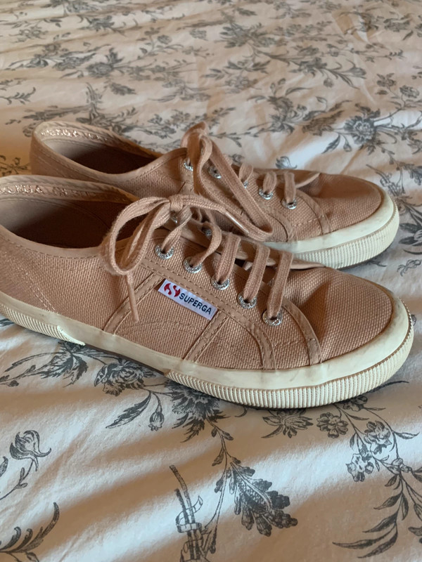 Superga sales a poco