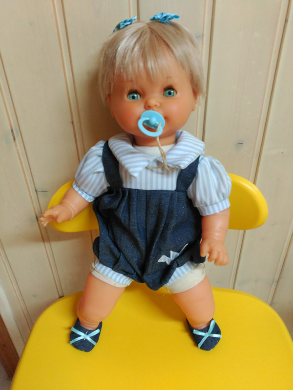 Muñeca/muñeco bebé de Famosa vintage años (43cms). Ojos durmientes. - Vinted
