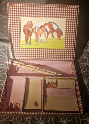 Coffret papeterie cheval 🐎, marque: Die Spiegelburg, état: Neuf sans étiquette, 5,00 €, 5,95 € Protection acheteurs incluse