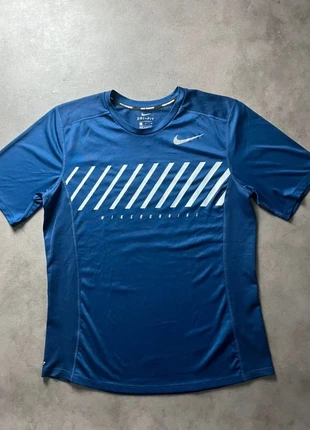 T-shirt de sport Nike running dri-fit bleu taille M, marque: Nike, état: Très bon état, taille: M, 10,00 €, 11,20 € Protection acheteurs (Pro) incluse