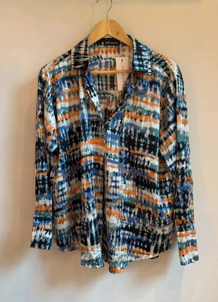 👕 Preciosa camisa de raso estampada de colores larga nueva con etiquetas 44🌷, marca: Local, estado: Nuevo con etiquetas, tamaño: XL / 42 / 14, 25,00 €, 26,95 € Protección al comprador incluida