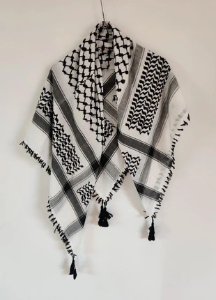 Lenço Preto e Branco com Padrão Tradicional – Estilo Keffiyeh, estado: Novo sem etiquetas, €9.99, €11.19 inclui Proteção do Comprador