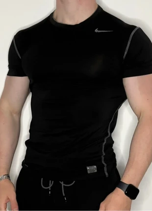 T-shirt de compression Nike Pro noir - Taille L, brand: Nike, condizioni: Ottime, taglia: L, €16.00, €17.50 include la Protezione acquisti Pro