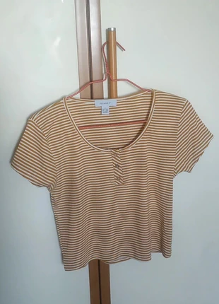 Maglietta a maniche corte a righe bianche e gialle (ocra/senape) con scollo rotondo e bottoncini, marca: Primark, estado: Muito bom, tamanho: M / 38 / 10, €2.50, €3.33 inclui Proteção do Comprador