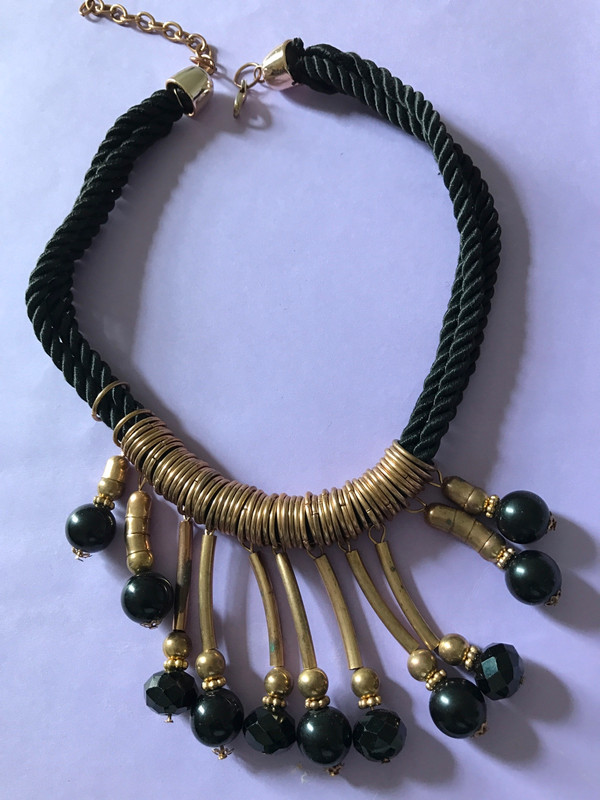 Magnifique collier perles noir 