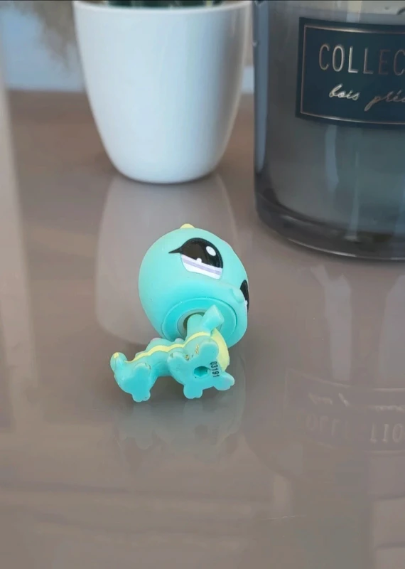 Littlest Pet Shop #1811 Teal blue inchworm Caterpillar - photo numéro 3