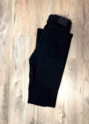 Jean Levi’s 725 High Rise Bootcut | Taille 28 | Denim noir, brand: Levi's, condizioni: Ottime, taglia: M / IT 42 / EU 38, €18.00, €19.60 include la Protezione acquisti Pro