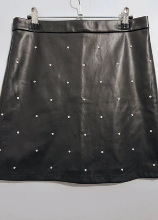 Jupe simili cuir à clous Naf Naf taille 38 – pièce tendance automne/hiver, marca: Naf Naf, estado: Muito bom, tamanho: M / 38 / 10, €17.50, €19.08 inclui Proteção do Comprador