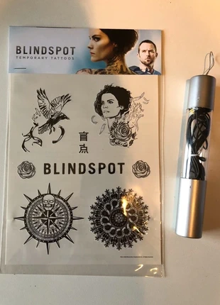 tatouages blindspot + écouteurs quelques griffes sur boîtiers NEUF jamais ouvert à Saisir, merk: blindspot, staat: Nieuw met prijskaartje, € 5,98, € 6,98 inclusief Kopersbescherming