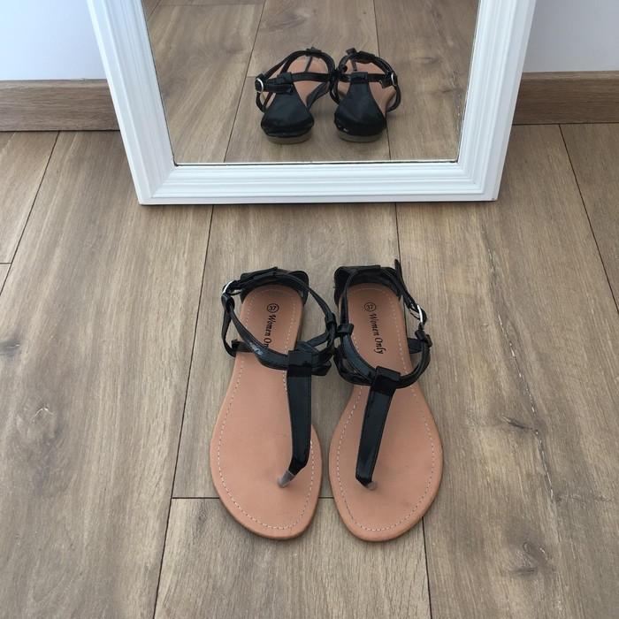 Sandales/Nu-pieds noires vernies 1