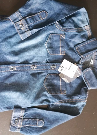 Chemise en jeans neuve , merk: Zeeman, staat: Nieuw met prijskaartje, maat: 9-12 maanden / 74 cm, € 2,50, € 3,33 inclusief Kopersbescherming