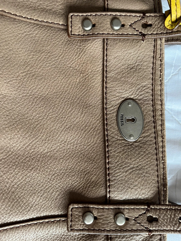 Are fossil discount purses real leather