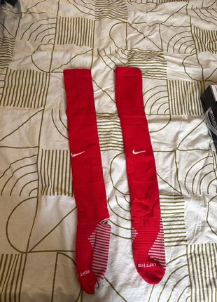 Chaussettes de foot rouges Nike, marque: Nike, état: Neuf sans étiquette, 4,00 €, 4,90 € Protection acheteurs incluse