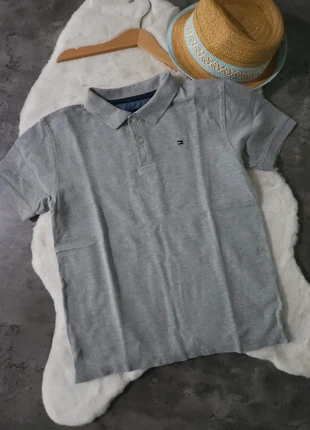 PoloShirt Tommy Hilfiger Maat 12/152, merk: Tommy Hilfiger, staat: Heel goed, maat: 12 jaar / 152 cm, € 10,00, € 11,20 inclusief Kopersbescherming Pro