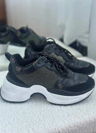 Sapatilhas guess, merk: GUESS, staat: Heel goed, maat: 36, € 85,00, € 89,95 inclusief Kopersbescherming