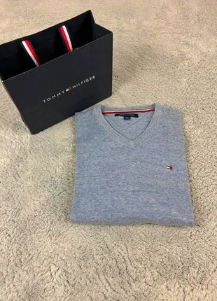 Pull Col V Tommy Hilfiger Bleu - Taille XS - Homme, marke: Tommy Hilfiger, zustand: Sehr gut, größe: XS, 19,90 €, 21,60 € beinhaltet Vinted-Käuferschutz Pro