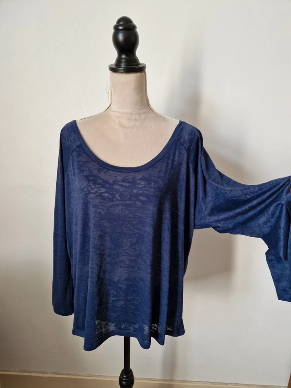 Haut Tee-shirt loose ajourée manche longue bleu xaro taille 48