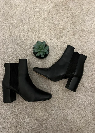 Bottine noir taille 37 Zara, marque: Zara, état: Très bon état, taille: 37, 17,00 €, 18,55 € Protection acheteurs incluse