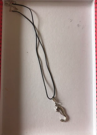 Collier avec hippocampe , estado: Muito bom, €1.50, €2.28 inclui Proteção do Comprador