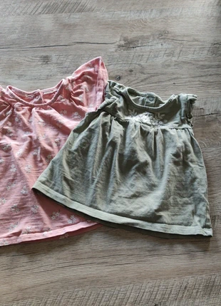 Blouse bébé une rose et une kaki, marca: C&A, estado: Bom, tamanho: 12-18 meses / 80 cm, €3.00, €3.85 inclui Proteção do Comprador