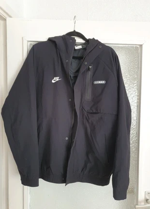 Nike dunne jas, merk: Nike, staat: Nieuw zonder prijskaartje, maat: M, € 35,00, € 37,45 inclusief Kopersbescherming