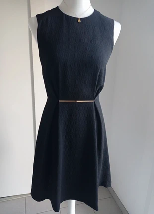 Robe noire habillée patineuse avec ceinture dorée devant en guise de ceinture T.S Zara, merk: Zara, staat: Heel goed, maat: S / 36 / 8, € 12,50, € 13,83 inclusief Kopersbescherming Pro