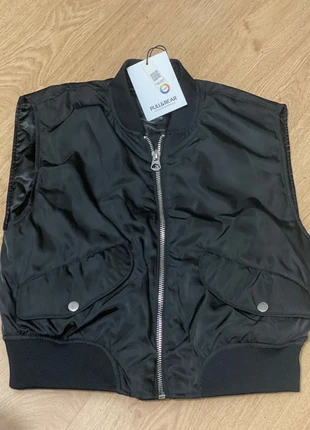 Colete preto com bolsos, Pull&Bear, tamanho M, marque: Pull & Bear, état: Neuf avec étiquette, taille: M / 38 / 10, 9,80 €, 10,99 € Protection acheteurs incluse