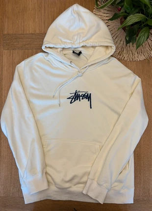 Pull sweat stussy beige à capuche logo brodée, marque: Stüssy, état: Très bon état, taille: L, 64,99 €, 68,94 € Protection acheteurs incluse