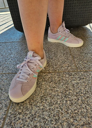 Sneakers Adidas VL Court 3.0 lila, marca: adidas, estado: Bueno, tamaño: 36, 18,00 €, 19,60 € Protección al comprador incluida