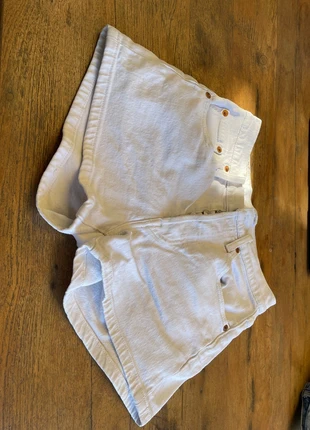 short blanc levis, marque: Levi's, état: Très bon état, taille: L, 12,00 €, 13,30 € Protection acheteurs incluse