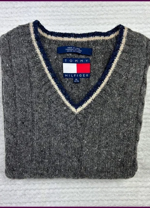 Sweat/Pull Tommy Hilfiger Gris sans manche / Torsadé/ Col V / Logo brodé / Taille XL Homme, marque: Tommy Hilfiger, état: Très bon état, taille: XL, 28,00 €, 30,10 € Protection acheteurs incluse