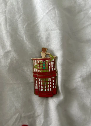 Harry Potter pin badge, brand: Harry Potter, condition: New without tags, £4.00, £4.90 includes Buyer Protection