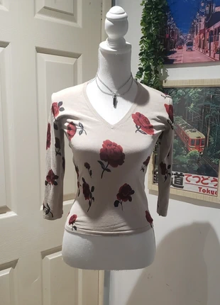 Haut/t-shirt vintage y2k romantic motifs fleuris rouge manches ¾, merk: Vintage Dressing, staat: Heel goed, maat: S / 36 / 8, € 10,00, € 11,20 inclusief Kopersbescherming