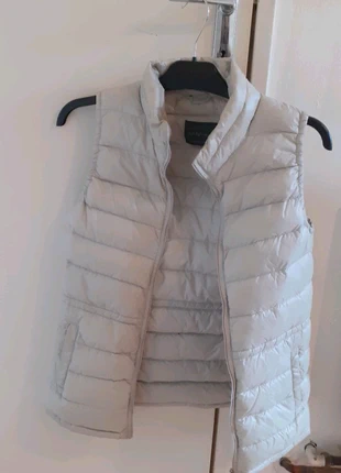 Doudoune sans manche benetton grise claire, marque: United Colors of Benetton, état: Bon état, taille: S / 36 / 8, 9,00 €, 10,15 € Protection acheteurs incluse